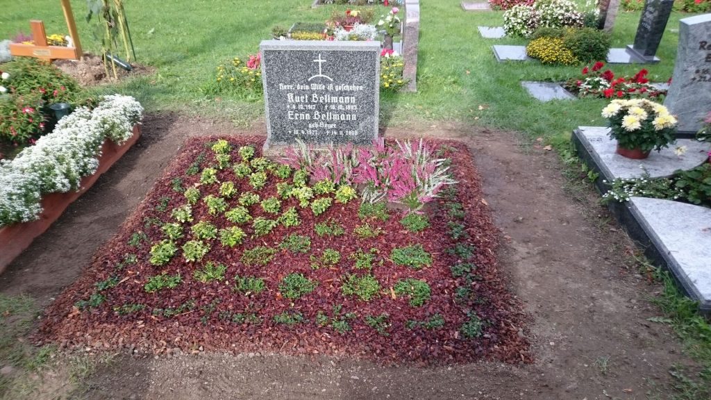 Grabpflege von Schöne Blumen in Mulda